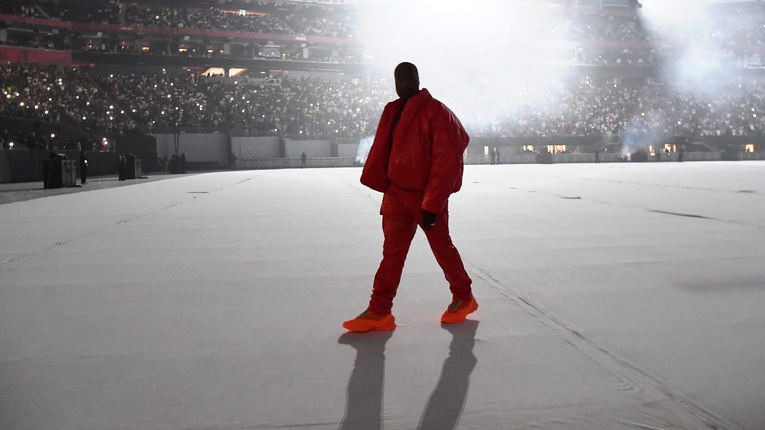 Kanye West Shows Off His Room Inside Atlanta’s MercedesBenz Stadium(00)